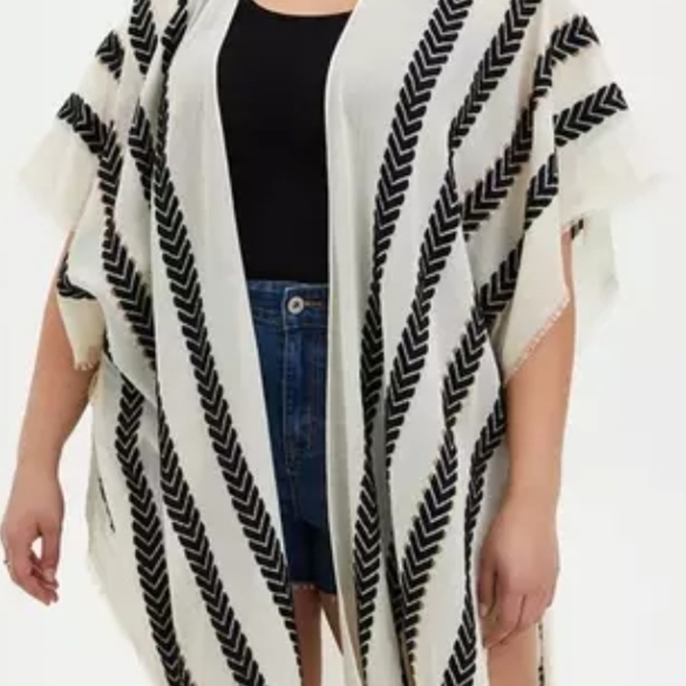 NEW! Torrid Black and White Arrow Stripe Ruana Kimono One Size